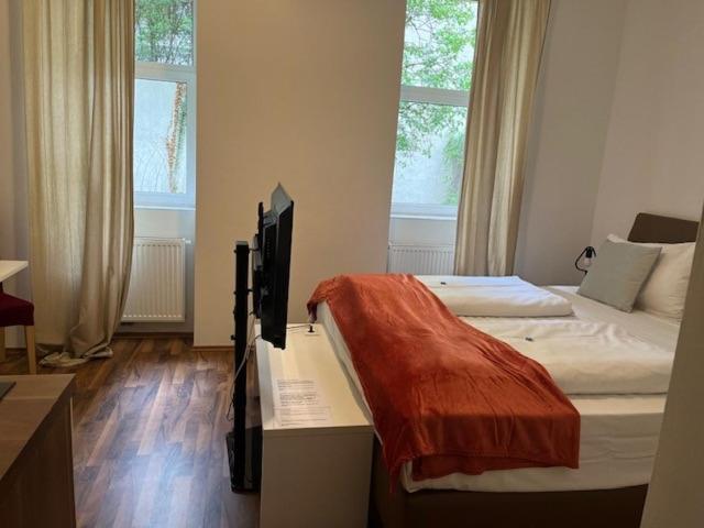 Grand Central Station Apartments I Contactless Check-In Wenen Buitenkant foto