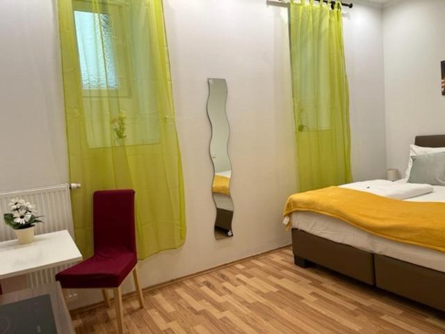 Grand Central Station Apartments I Contactless Check-In Wenen Buitenkant foto