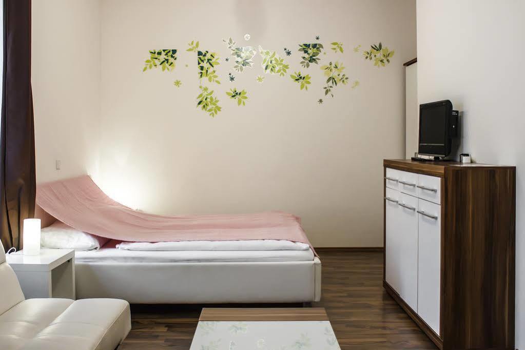 Grand Central Station Apartments I Contactless Check-In Wenen Buitenkant foto